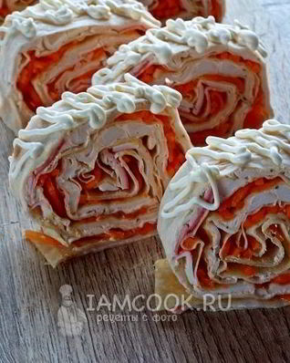 Лаваш с крабовыми палочками и корейской морковкой