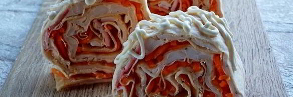 лаваш с крабовыми палочками и корейской морковкой