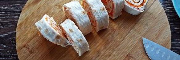 лаваш с крабовыми палочками и корейской морковкой