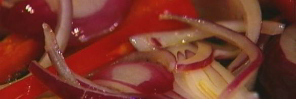 лаваш с жареными яйцами, сладким перцем и луком