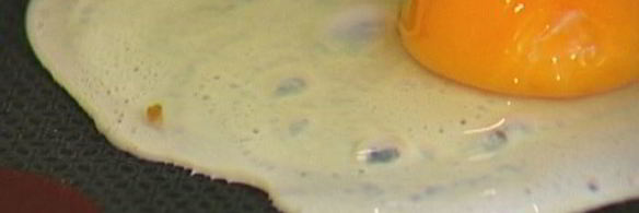 лаваш с жареными яйцами, сладким перцем и луком