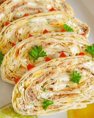 Рыбка в лаваше с сыром, чесноком и зеленью