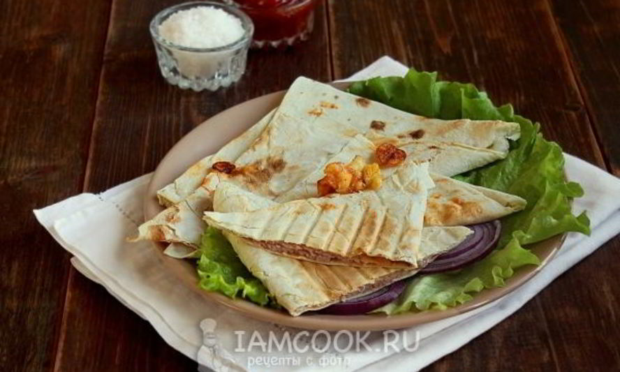 Рецепт треугольников из лаваша с ветчиной и сыром