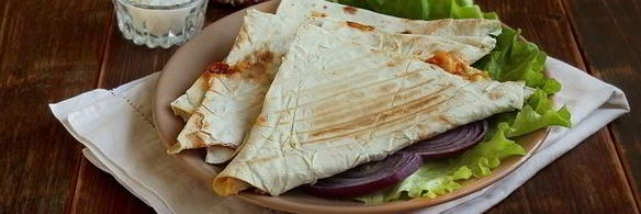 треугольники из лаваша с ветчиной и сыром