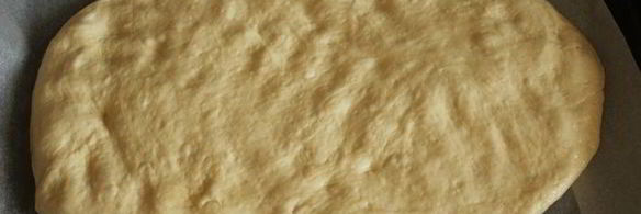 фокачча с черешней и сыром бри