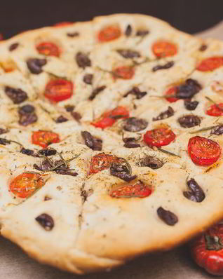 Фокачча с черри и маслинами