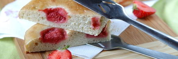 фокачча с клубникой