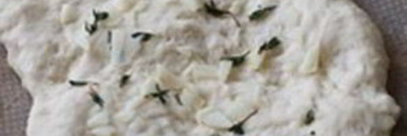 фокачча с тимьяном и чесноком