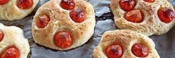 картофельные лепешки с черри и травами