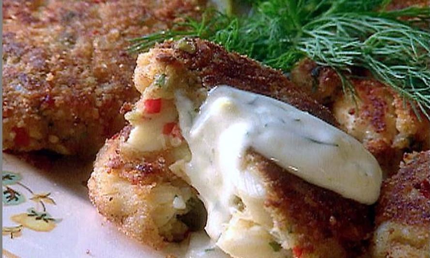 Рецепт крабовых лепешек с лимонно-укропныма соусом