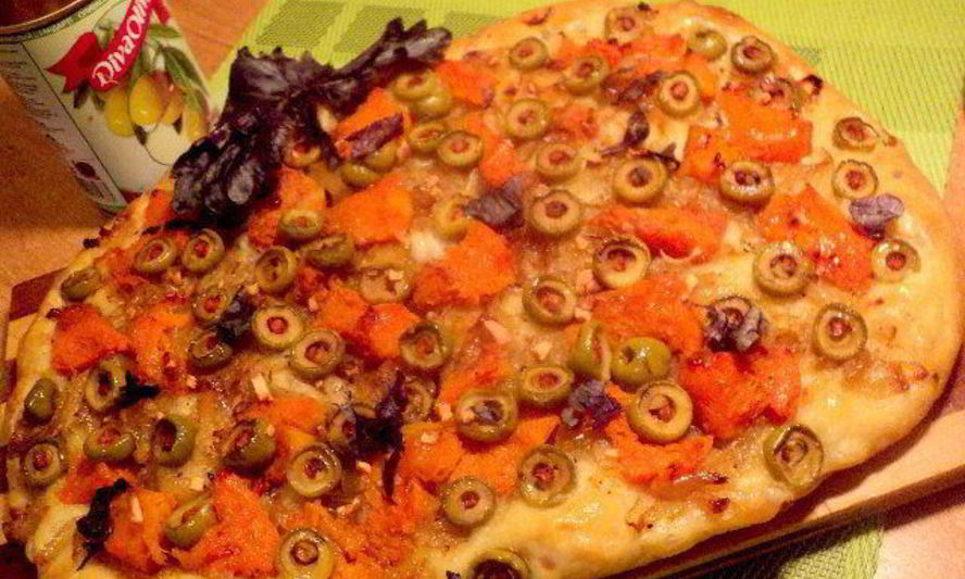 Рецепт лепешки с тыквой, оливками и луком