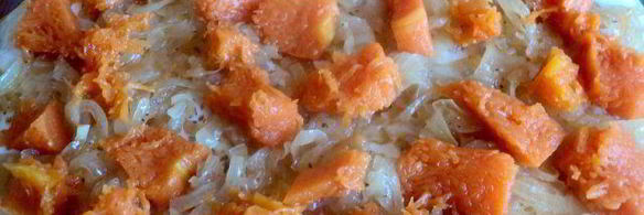 лепешка с тыквой, оливками и луком