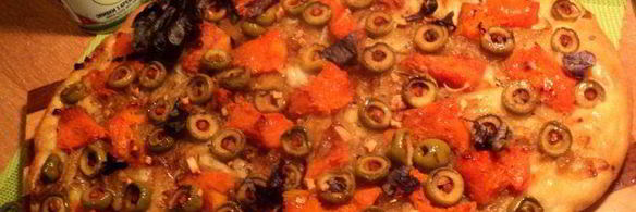 лепешка с тыквой, оливками и луком