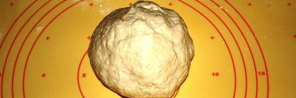 лепешки-питы с прованскими травами и вялеными помидорами