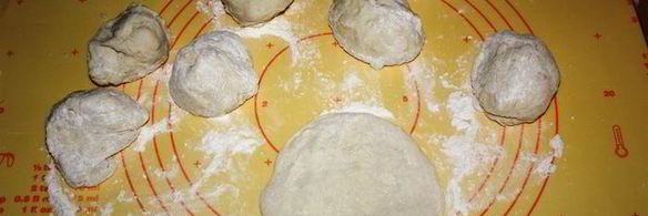 лепешки-питы с прованскими травами и вялеными помидорами