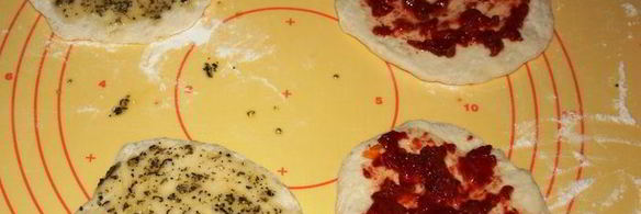 лепешки-питы с прованскими травами и вялеными помидорами