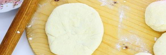 лепешки с сыром и ветчиной на сковороде