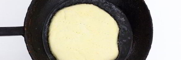 лепешки с сыром и ветчиной на сковороде