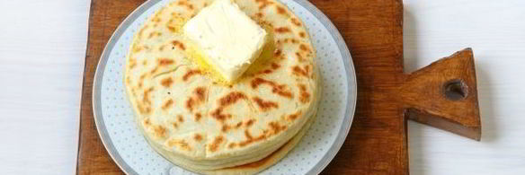 лепешки с сыром и зеленью на сковороде