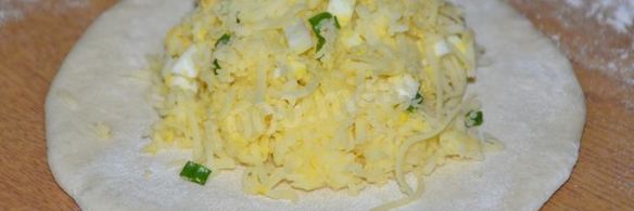 лепешки с зеленым луком и моцареллой