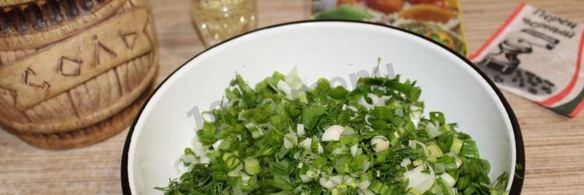 лепешки с зеленью на сковороде