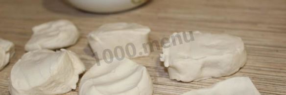 лепешки с зеленью на сковороде