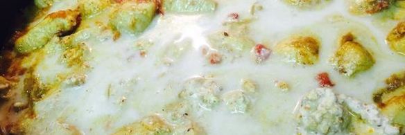 ореховое карри с куриной грудкой и лепешкой наан