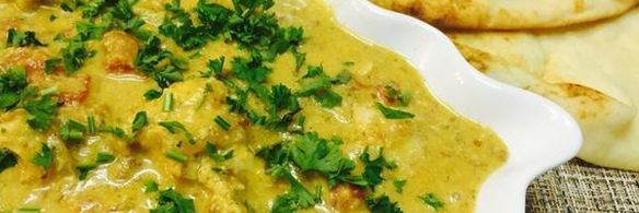 ореховое карри с куриной грудкой и лепешкой наан