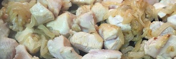 ореховое карри с куриной грудкой и лепешкой наан