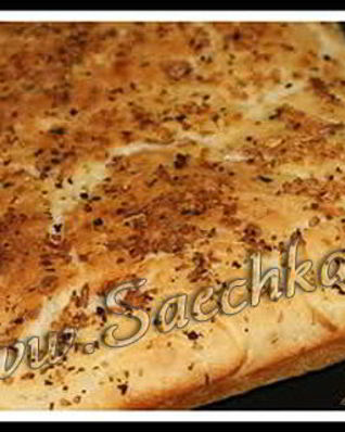 Пшеничная лепешка с чесноком