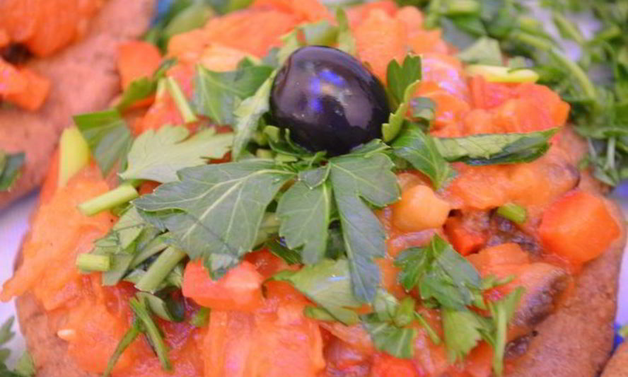 Рецепт ржаных лепешек с овощным рагу