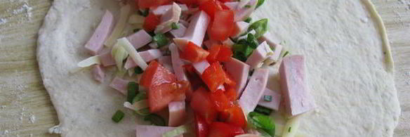 сырные лепешки-чебуреки с ветчиной