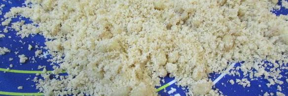 биг-маффины с вишней, кедровыми орешками и штрейзелем