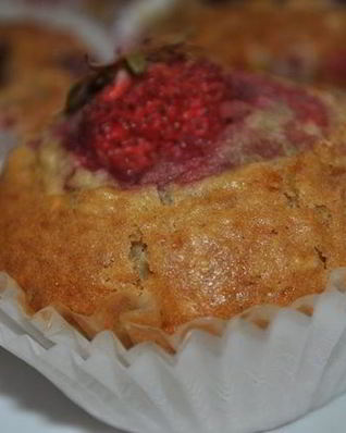 Клубнично-кокосовые маффины