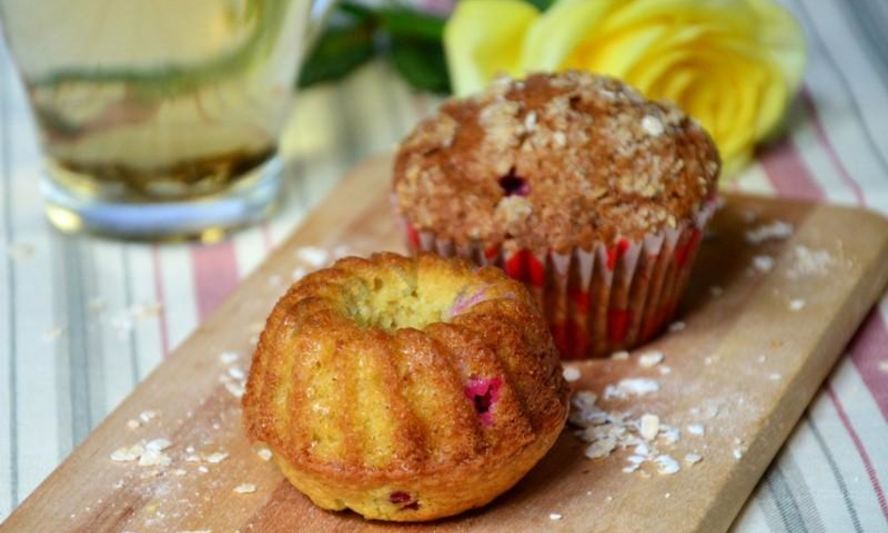 Рецепт маффинов с овсяными хлопьями и смородиной