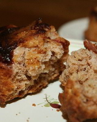 Маффины с персиками, корицей и мускатным орехом