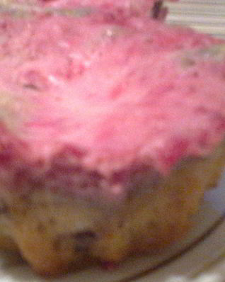 Маффины с шоколадом и ягодным кремом