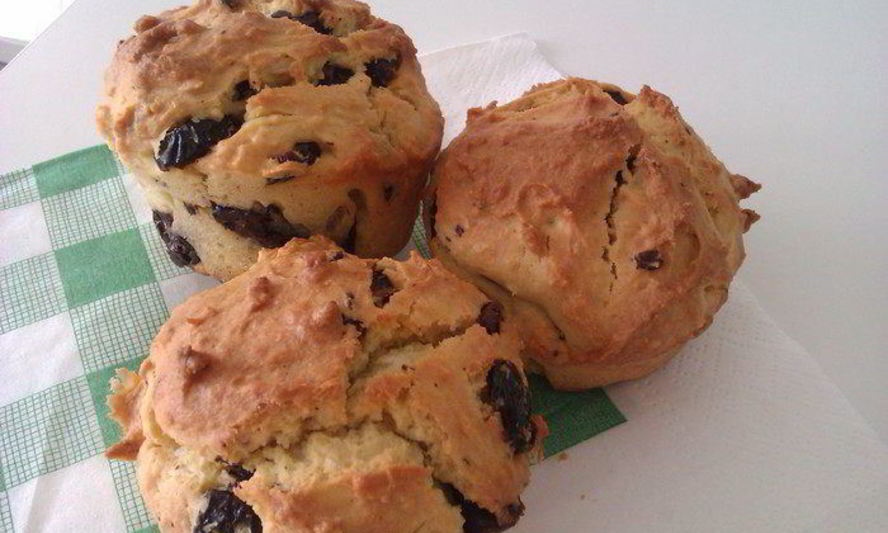 Рецепт маффинов с творогом, шоколадом и вяленой клюквой