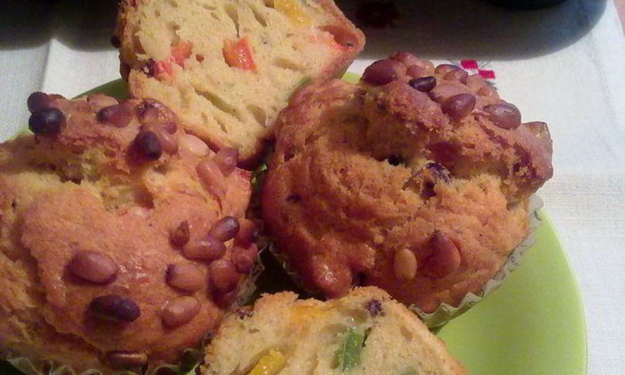 Рецепт маффинов со сладким перцем, маслинами и кедровыми орешками