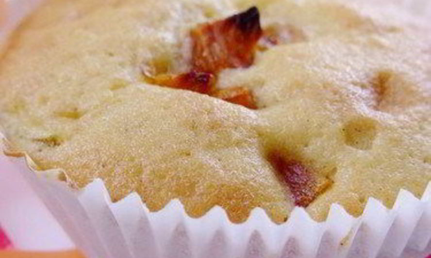 Рецепт персиковых маффинов с орехами