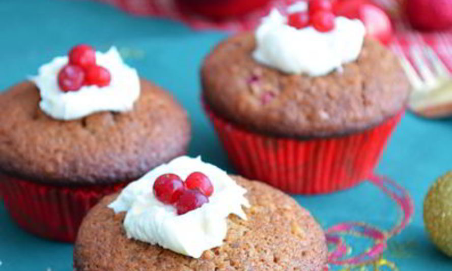 Рецепт пряничных маффинов с брусникой