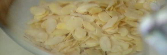 пряные маффины с голубикой и миндалем