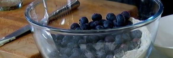 пряные маффины с голубикой и миндалем