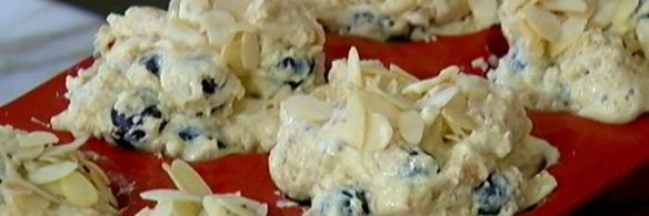 пряные маффины с голубикой и миндалем