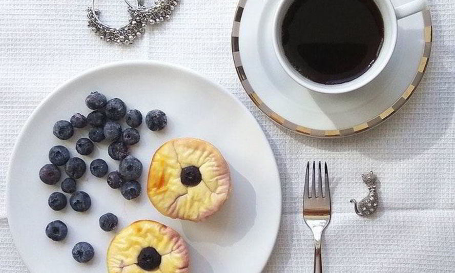 Рецепт творожных маффинов с голубикой