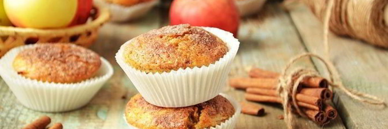 Яблочные маффины с халвой и корицей