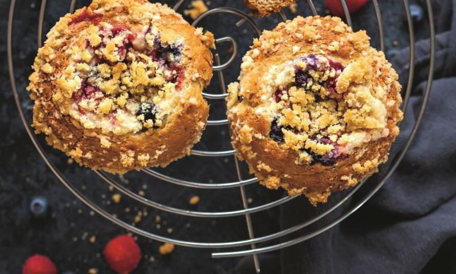 Рецепт ягодных маффинов с творожной начинкой