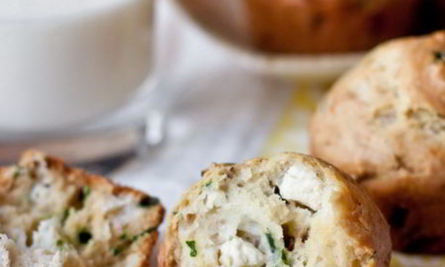 Рецепт закусочных маффинов с фетого и зеленью