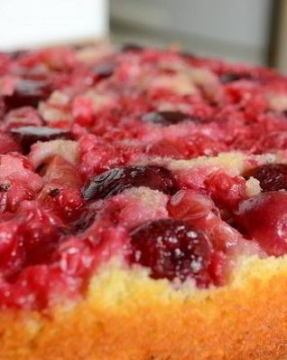 Манник с вишней и смородиной