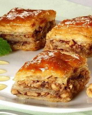 Медовая пахлава с грецкими орехами и миндалем